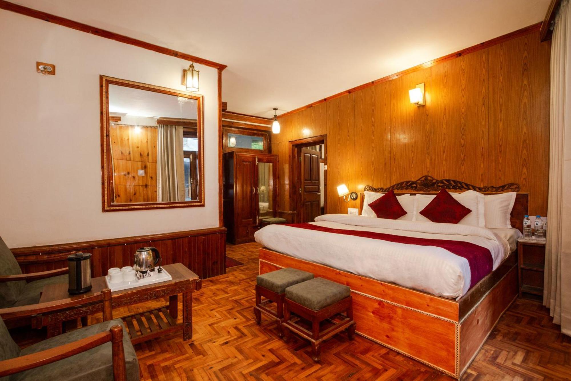 Holiday Home International -Vivaan Stays Manāli Екстериор снимка