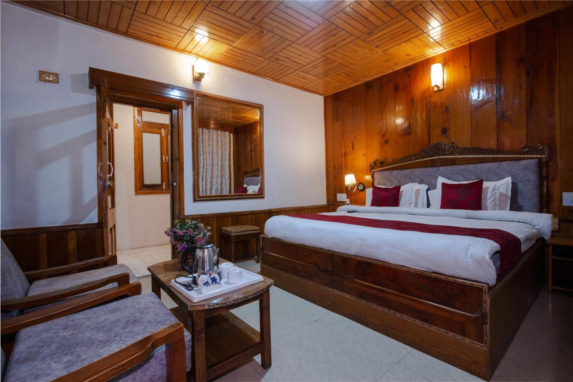 Holiday Home International -Vivaan Stays Manāli Екстериор снимка