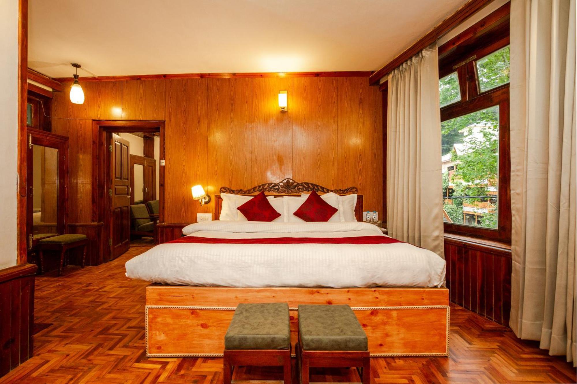Holiday Home International -Vivaan Stays Manāli Екстериор снимка