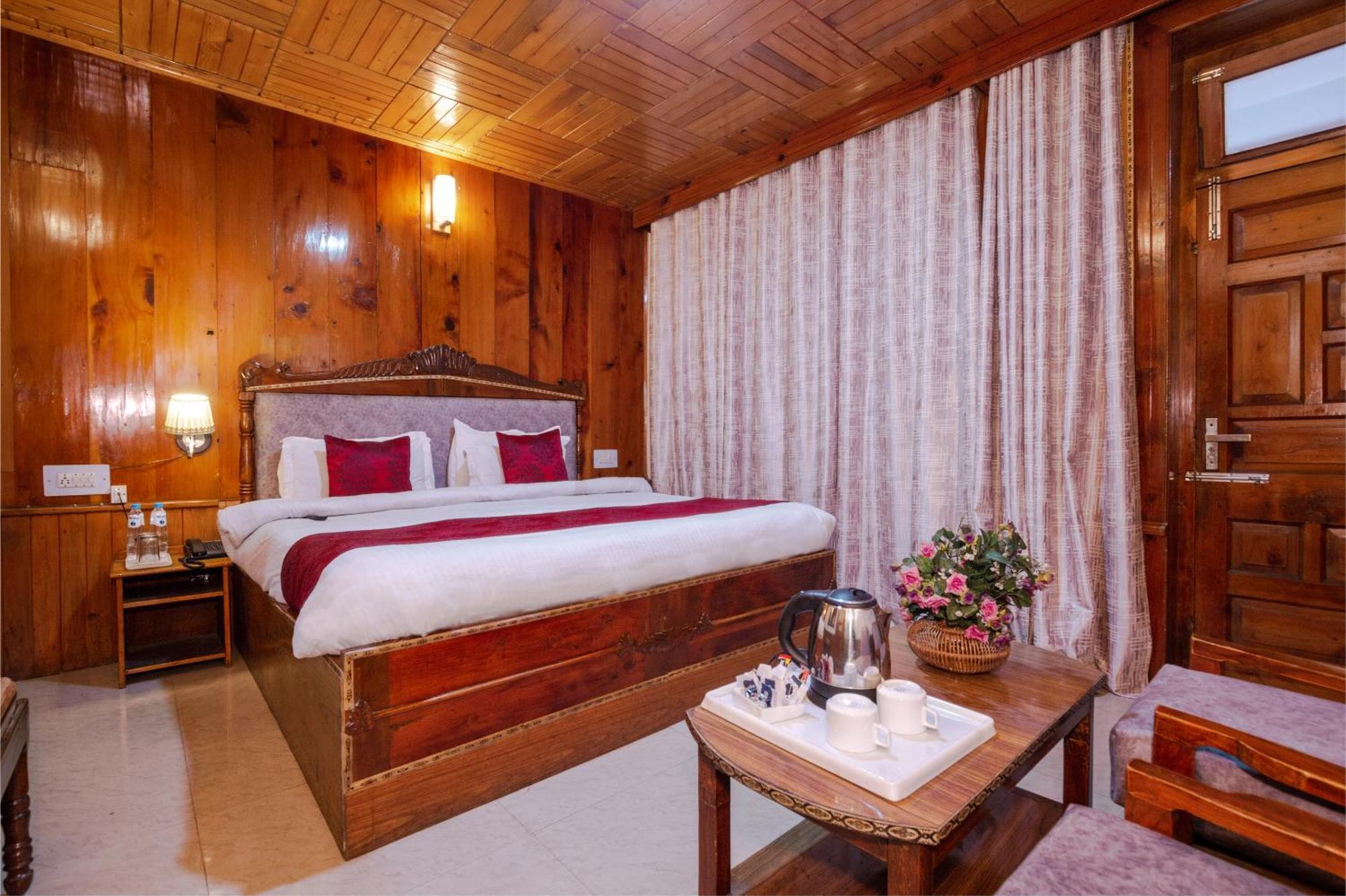 Holiday Home International -Vivaan Stays Manāli Екстериор снимка