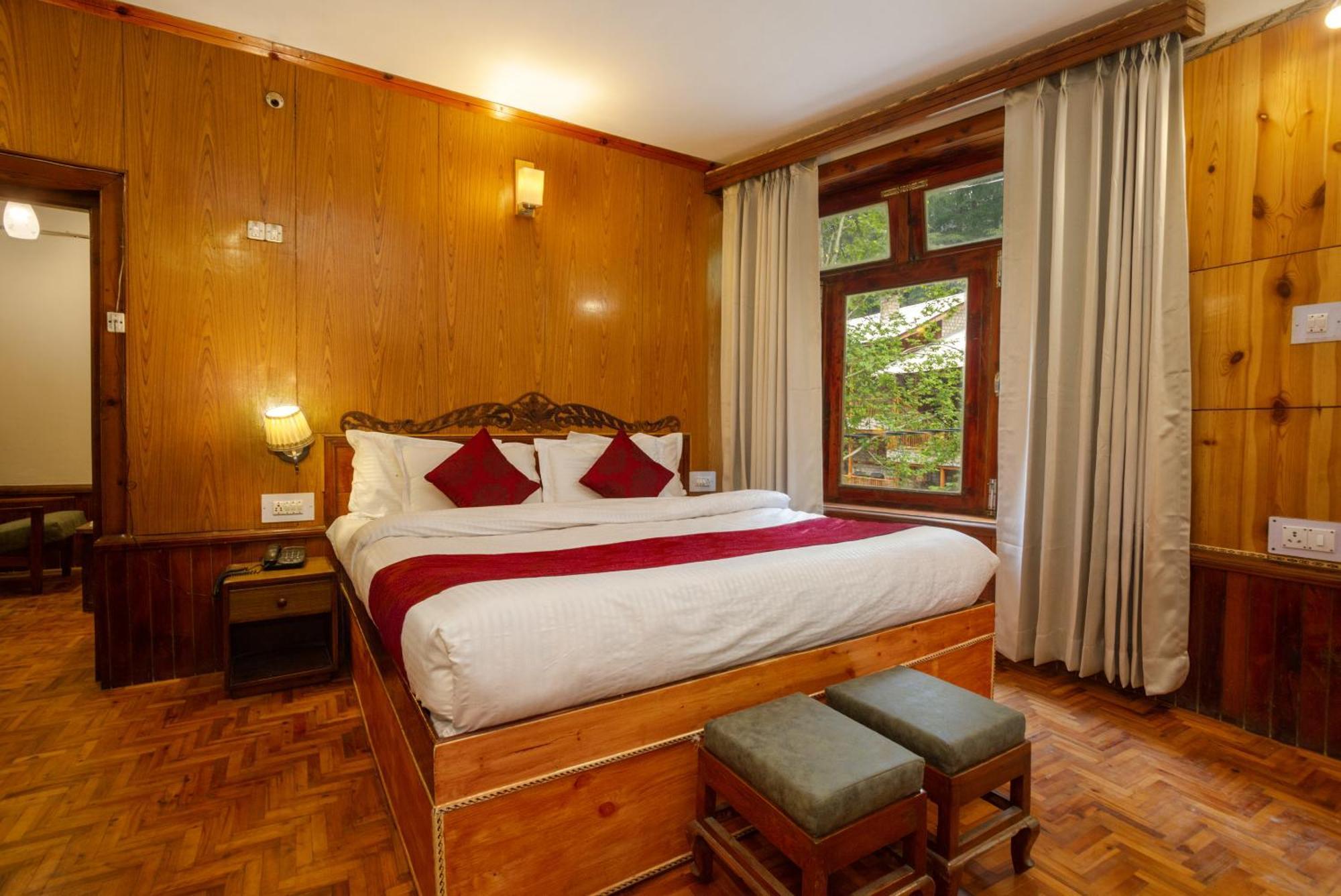 Holiday Home International -Vivaan Stays Manāli Екстериор снимка