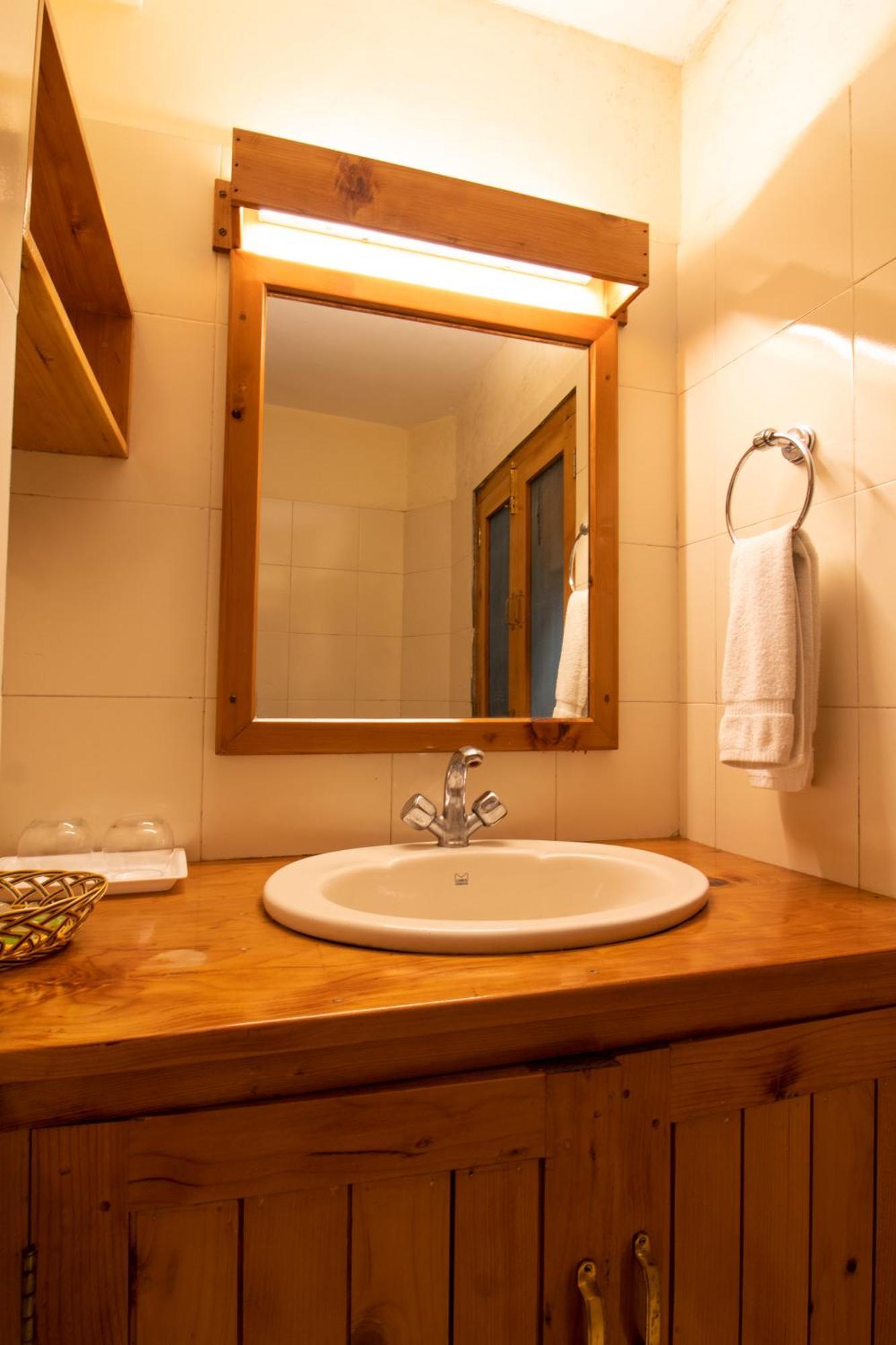 Holiday Home International -Vivaan Stays Manāli Екстериор снимка